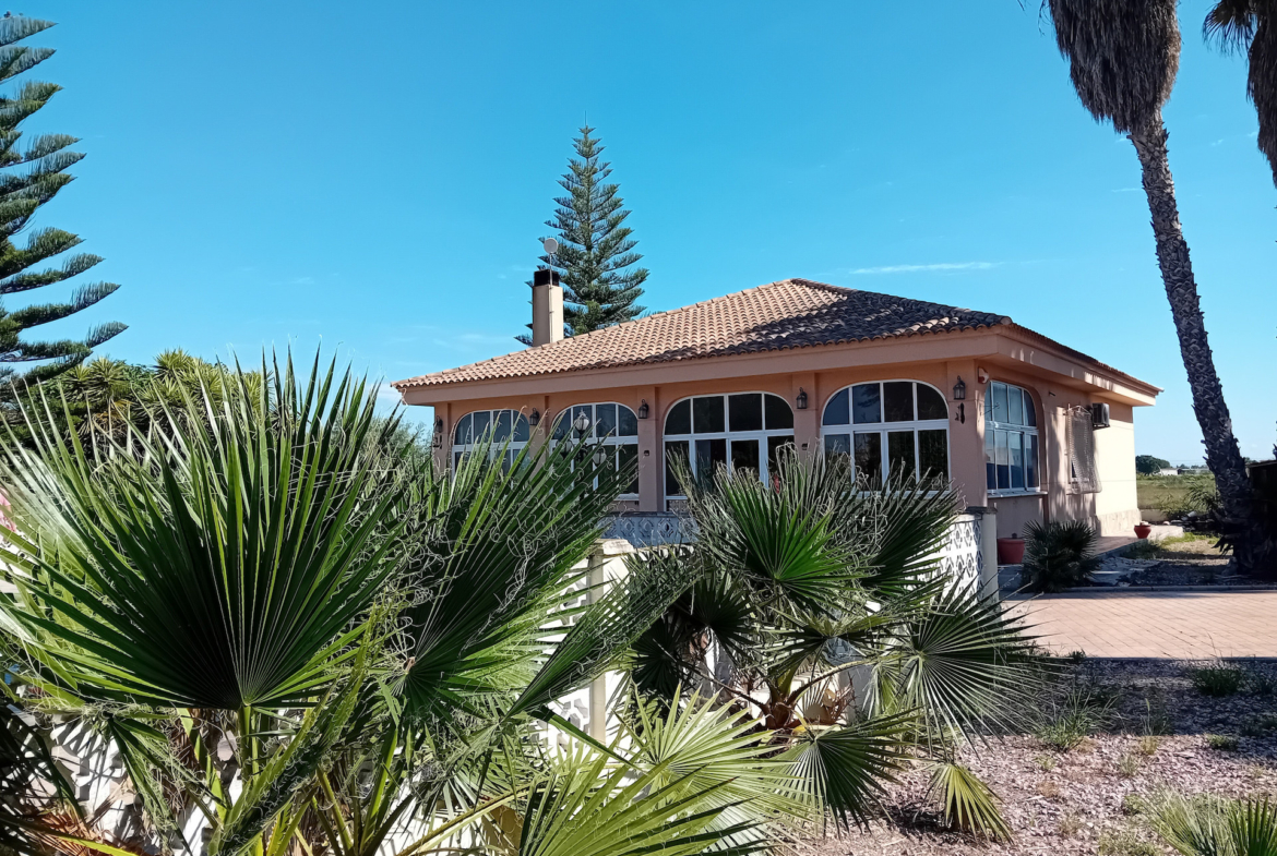 Vrijstaande Villa met Gastenverblijf